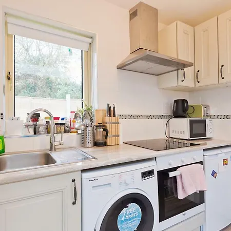 Quiet, Cosy, Modern Apt Apartment *