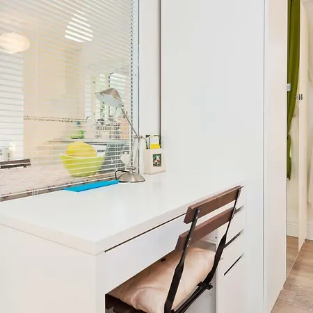 Quiet, Cosy, Modern Apt